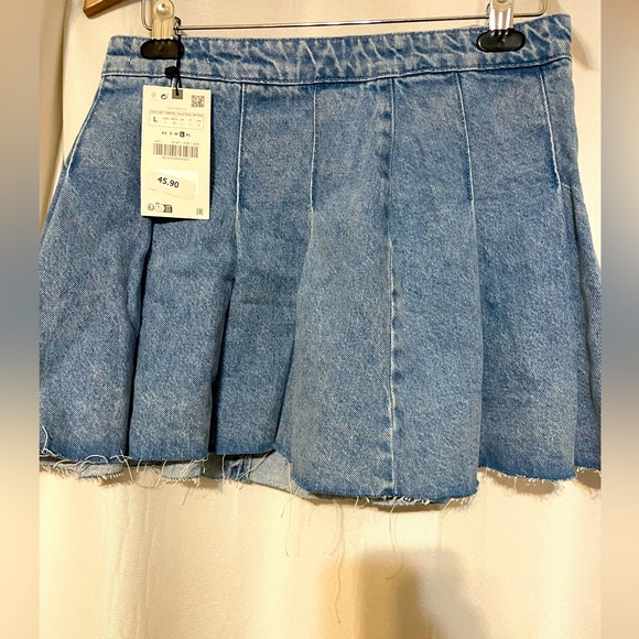Zara Box Pleat Denim Mini Skirt - Picture 2 of 6